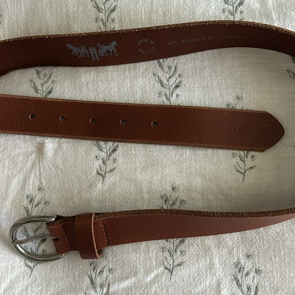 NWOT Levi’s  Brown Leather Belt - Picture 3 of 3
